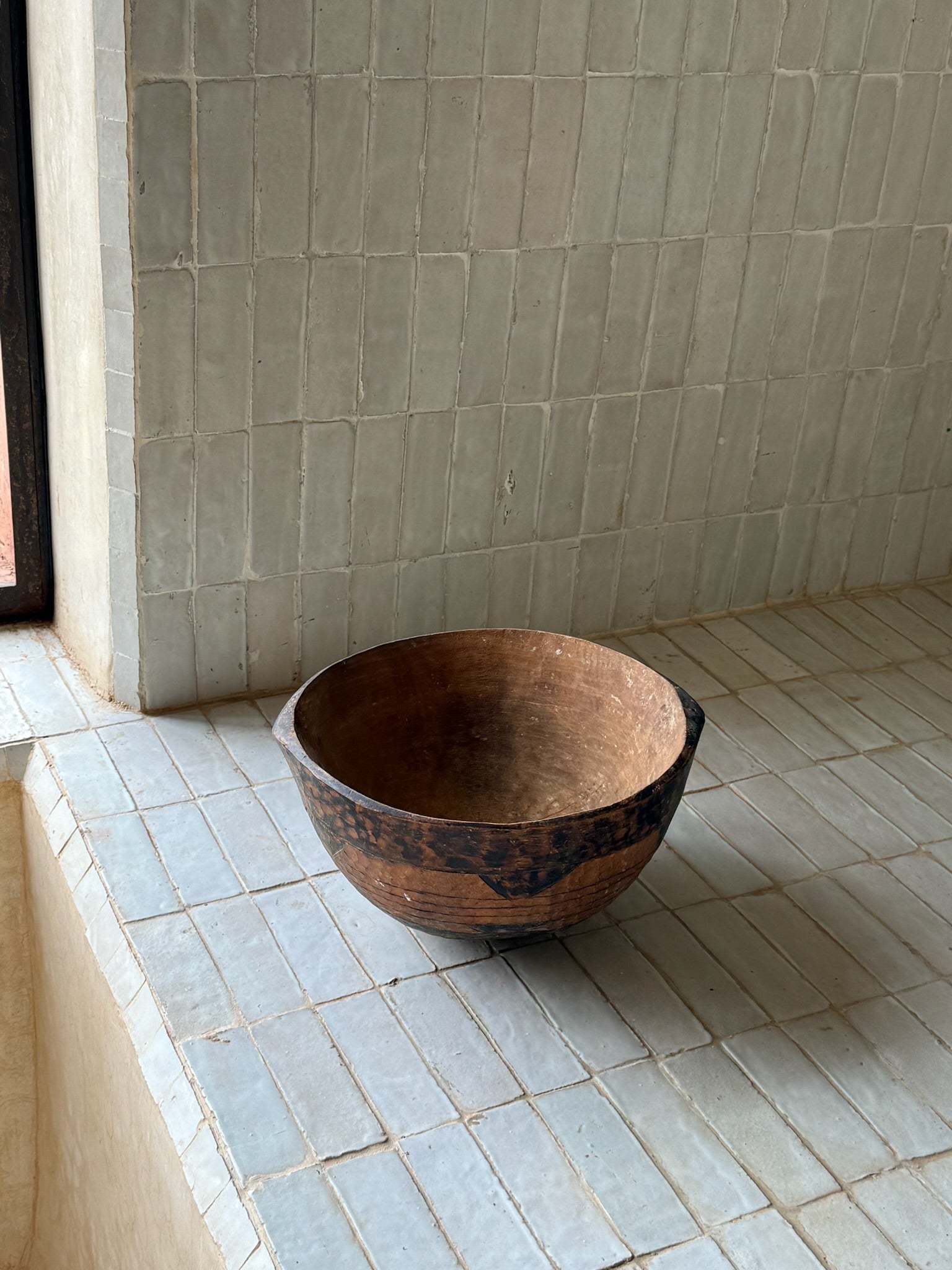 Vintage wooden African bowl I