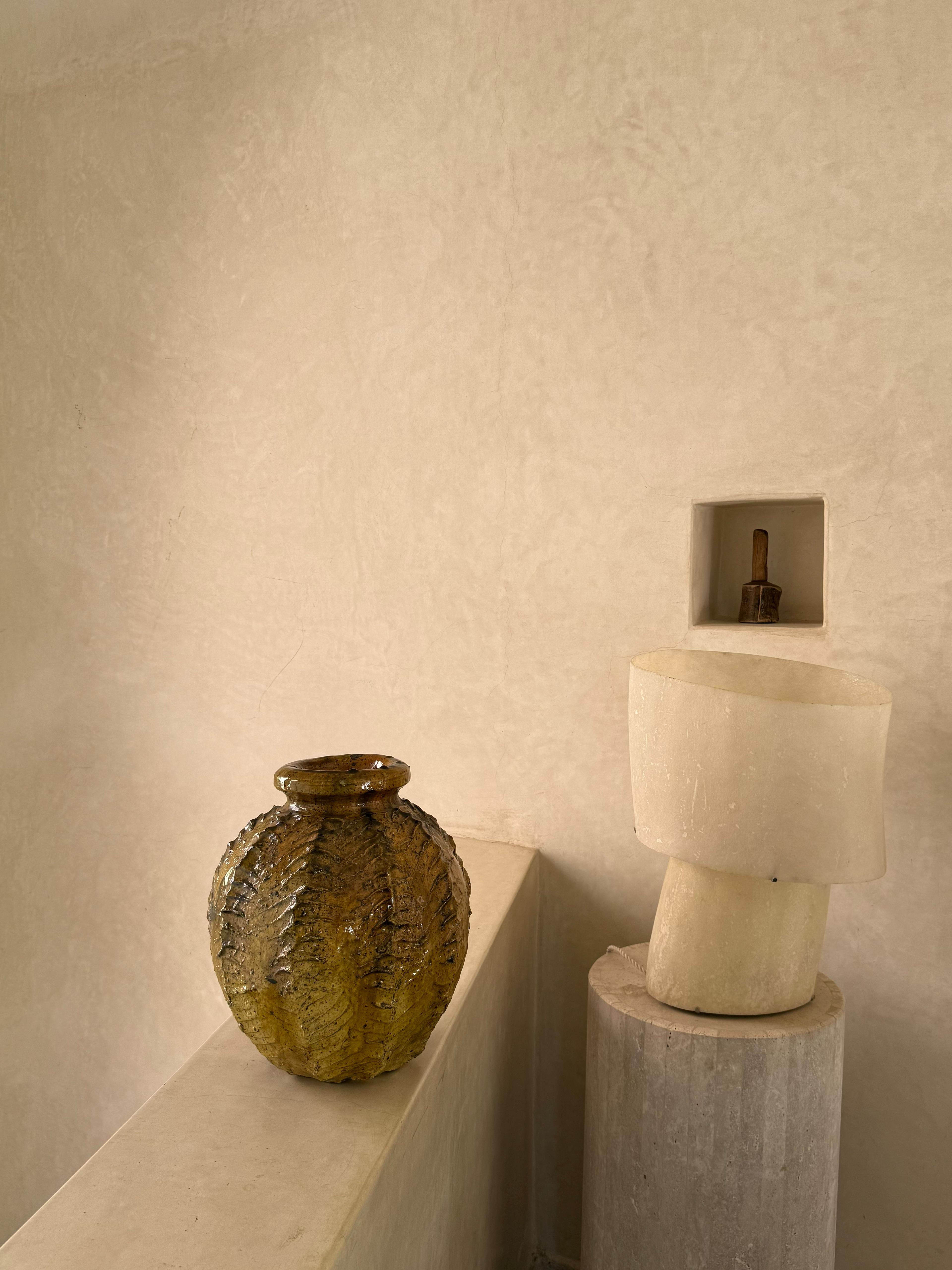 Contour ceramic vase