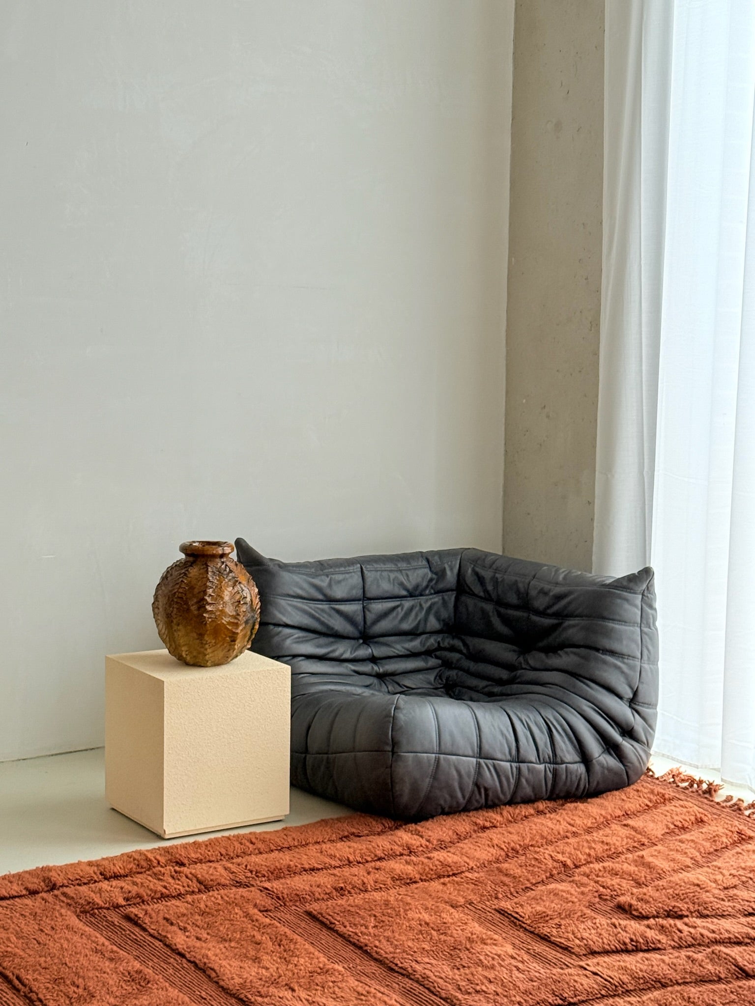 Contour ceramic vase