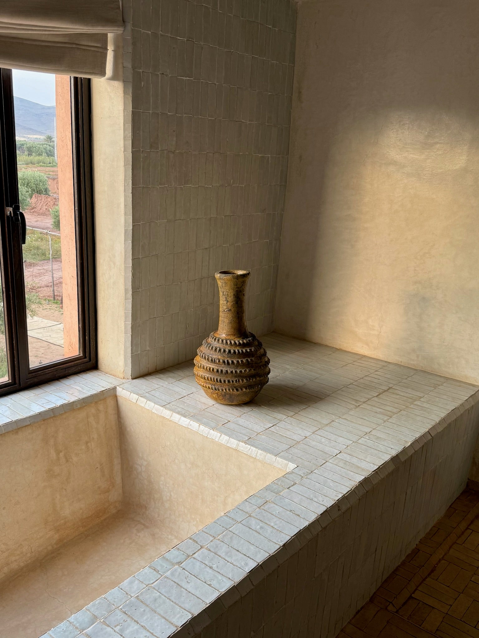 Vessel ceramic vase