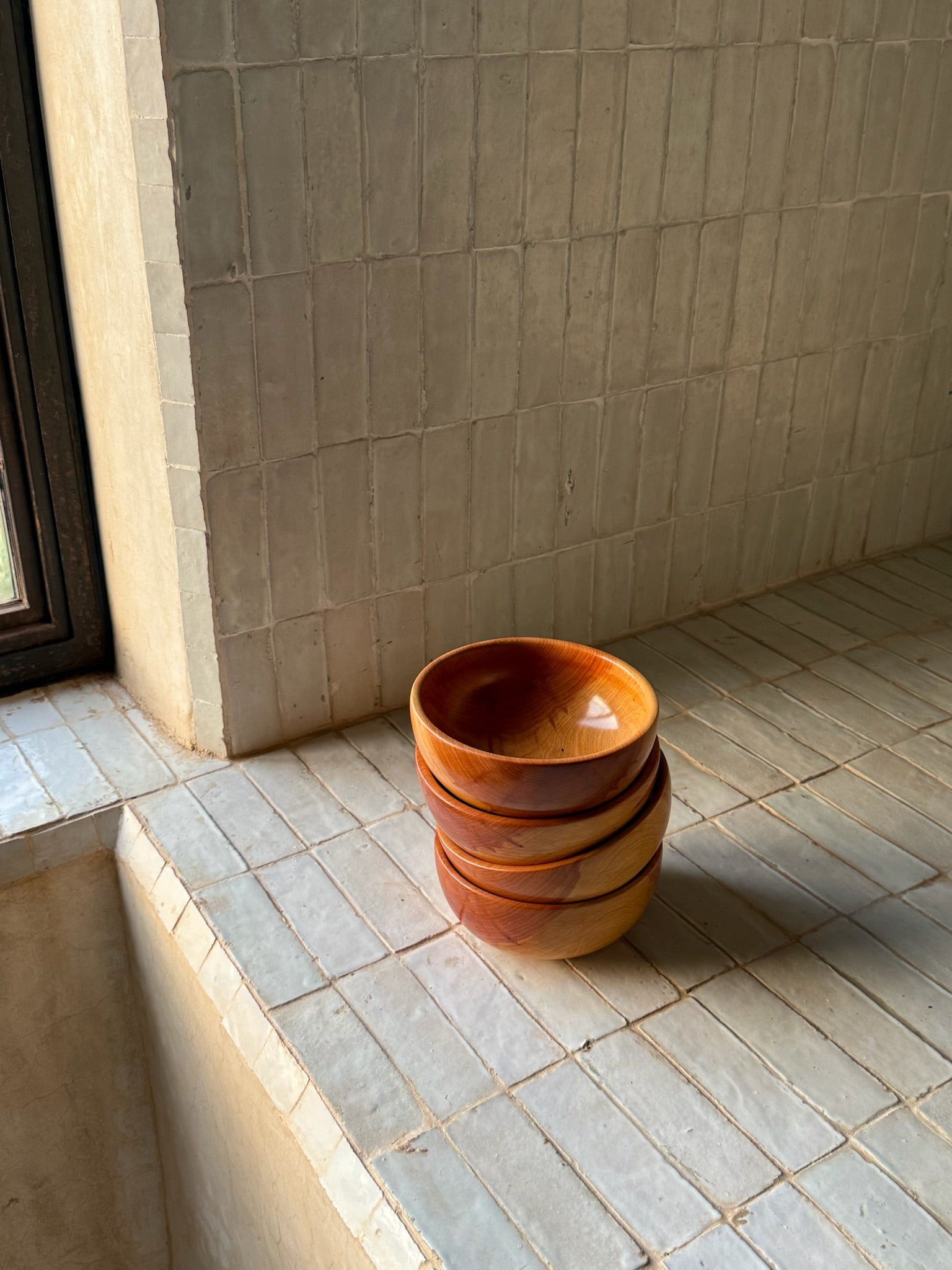 Thuya wood bowl