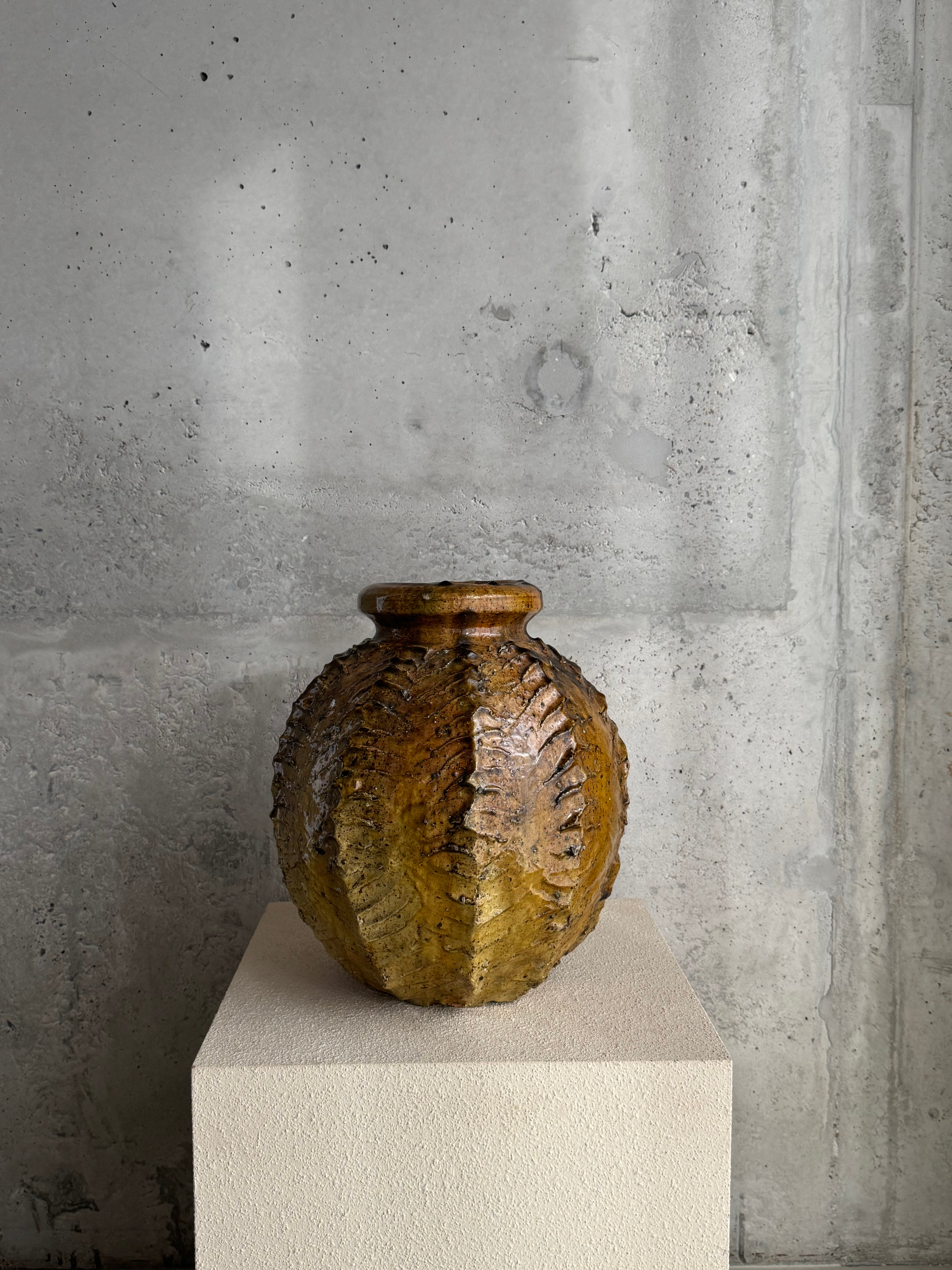 Contour ceramic vase