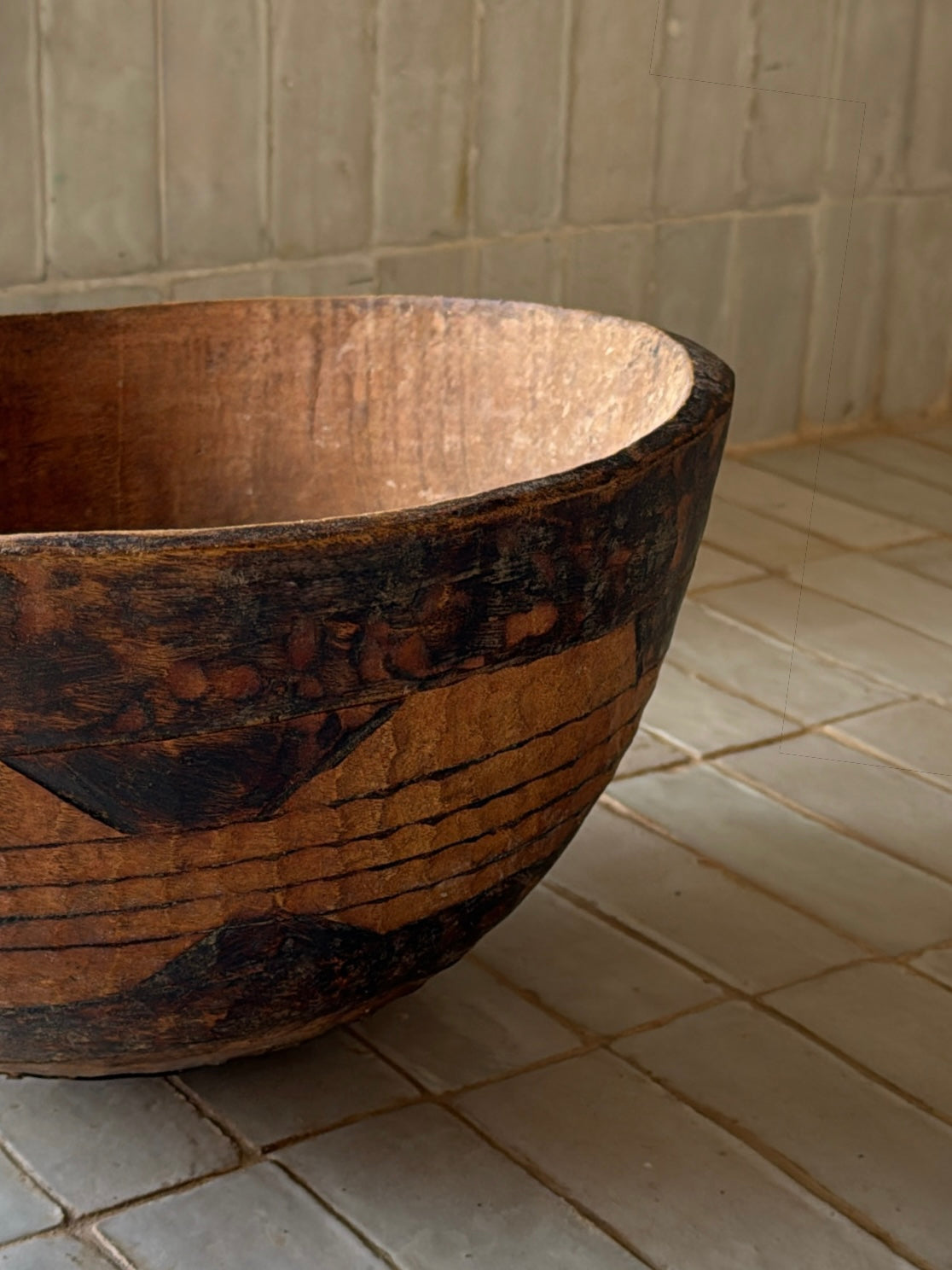 Vintage wooden African bowl I
