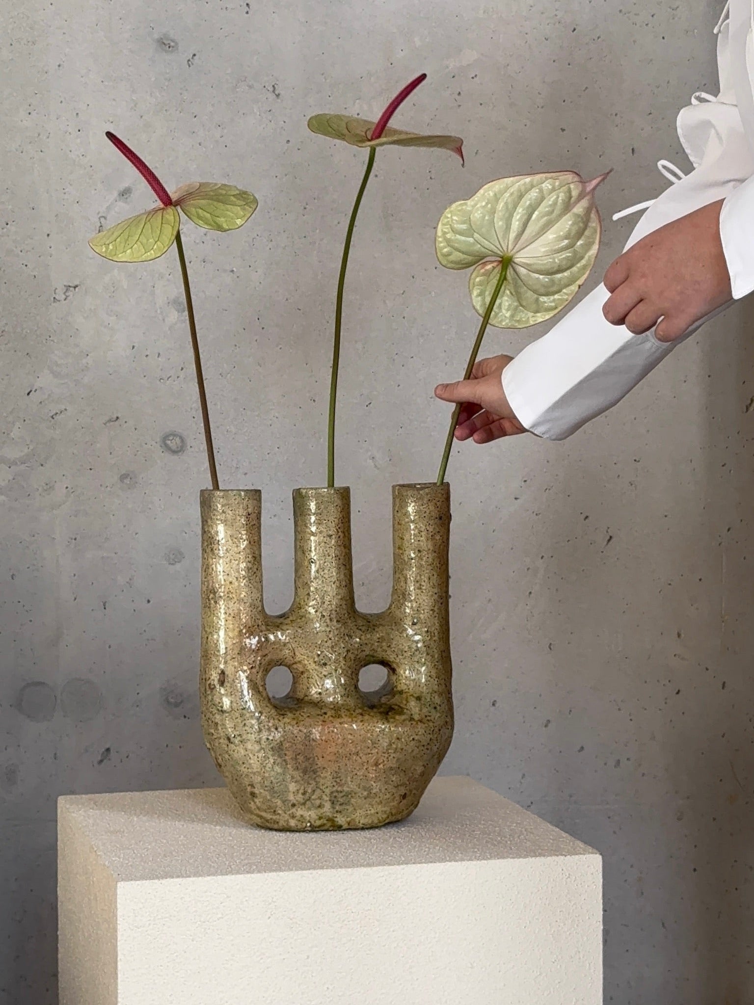 silhouet ceramic vase