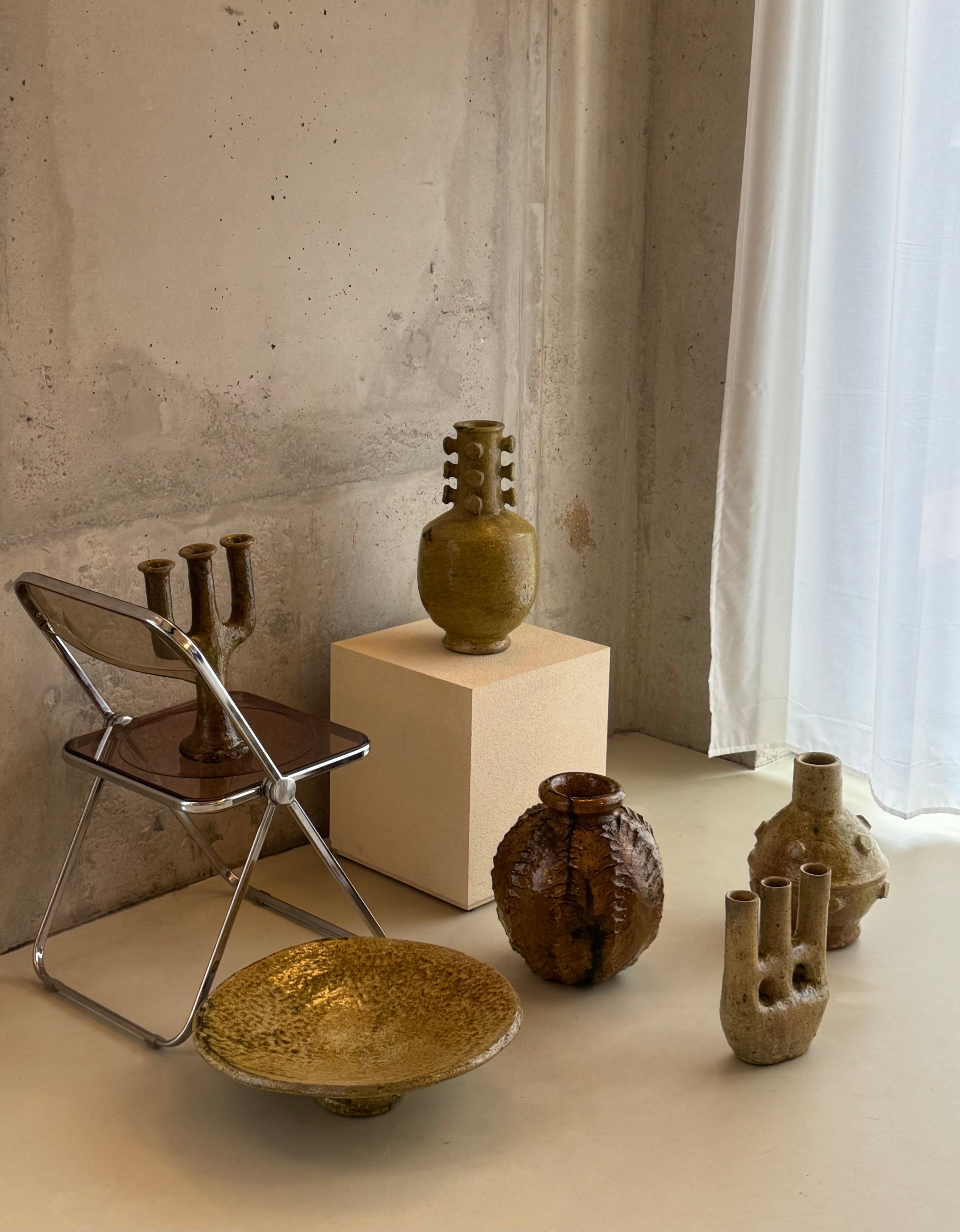 Contour ceramic vase