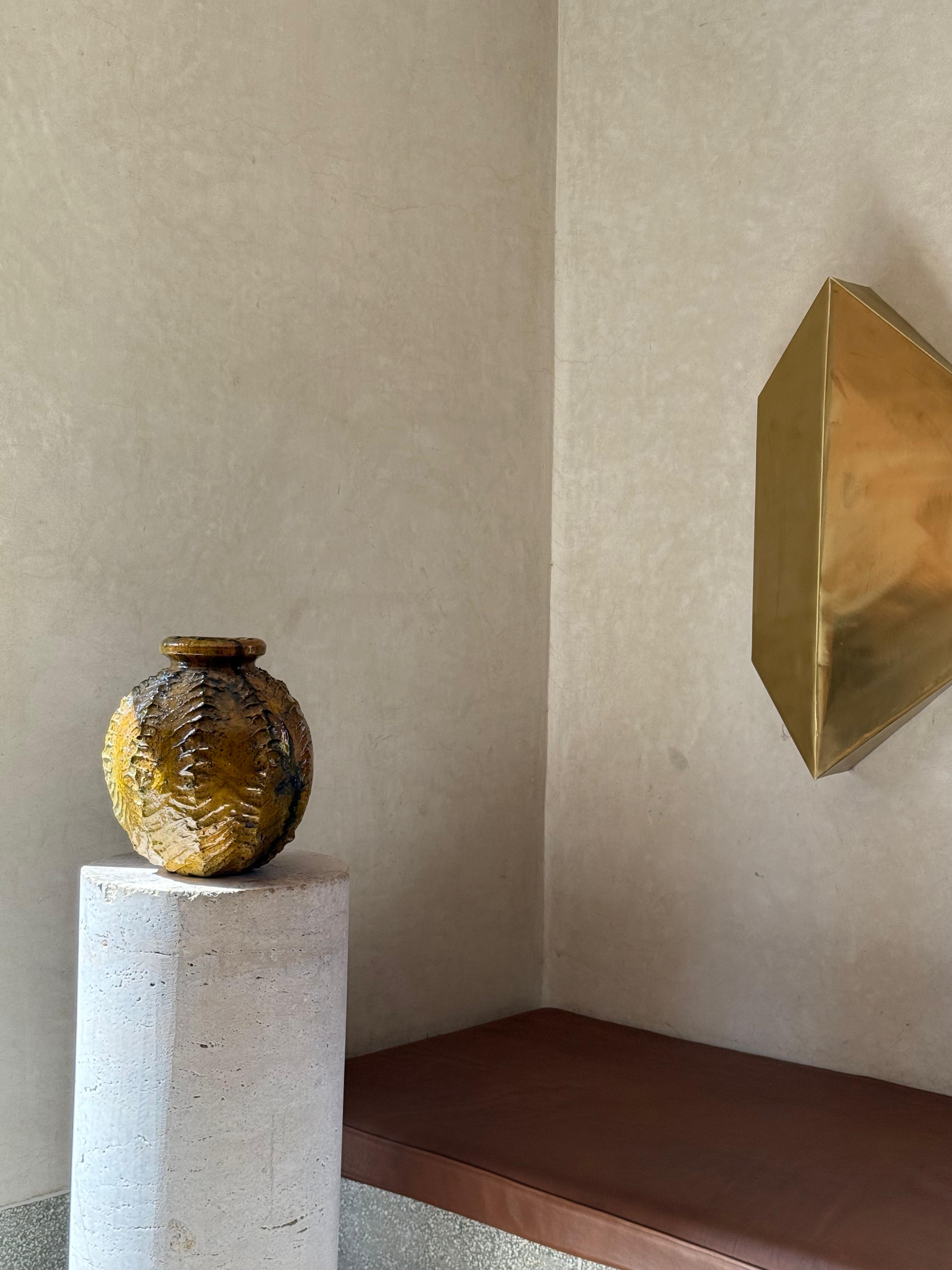 Contour ceramic vase