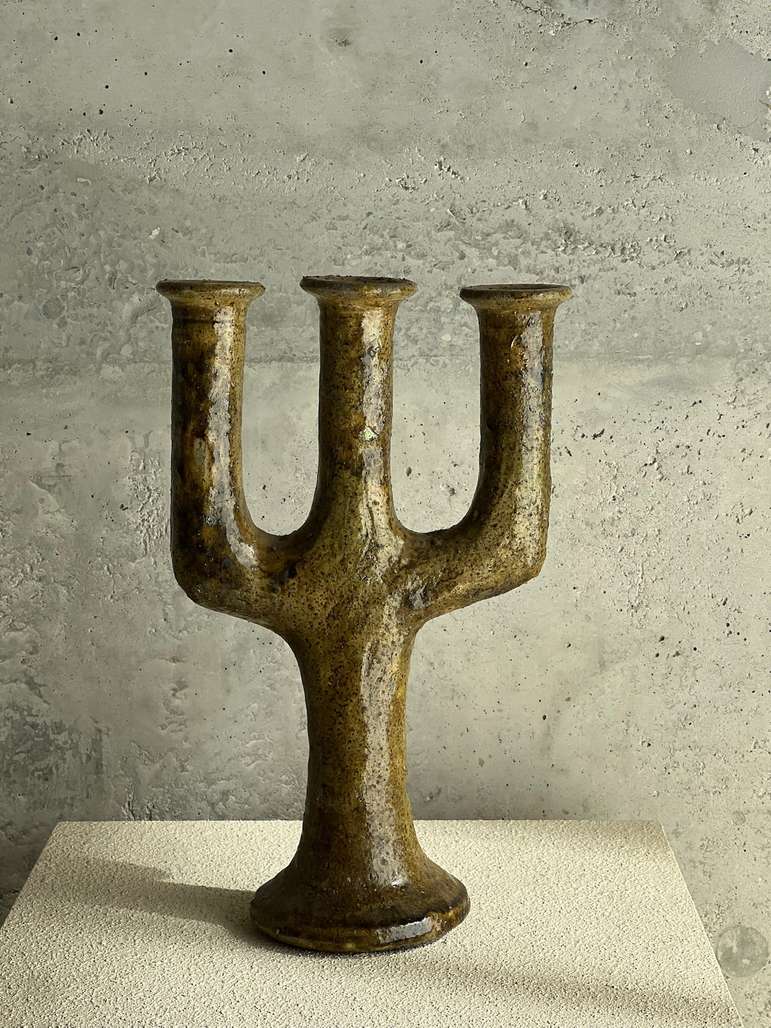 Pedestal ceramic sculpture