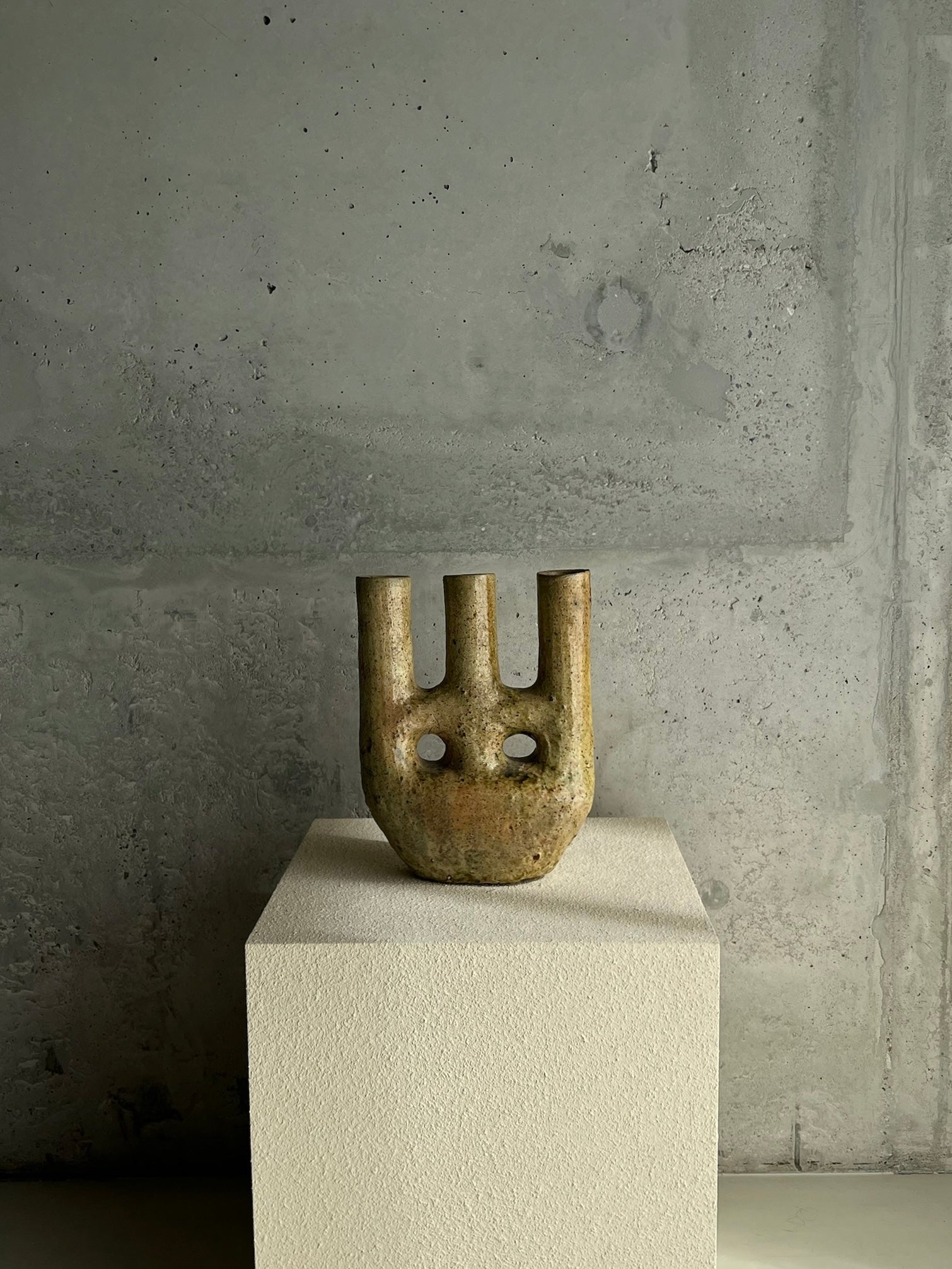 Ceramic silhouet vase