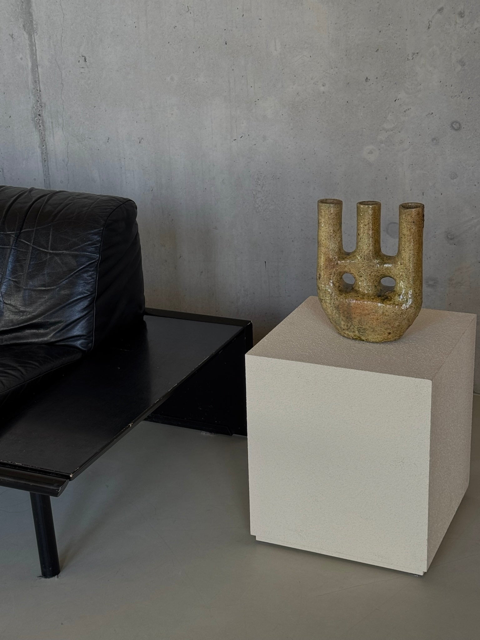 Ceramic silhouet vase