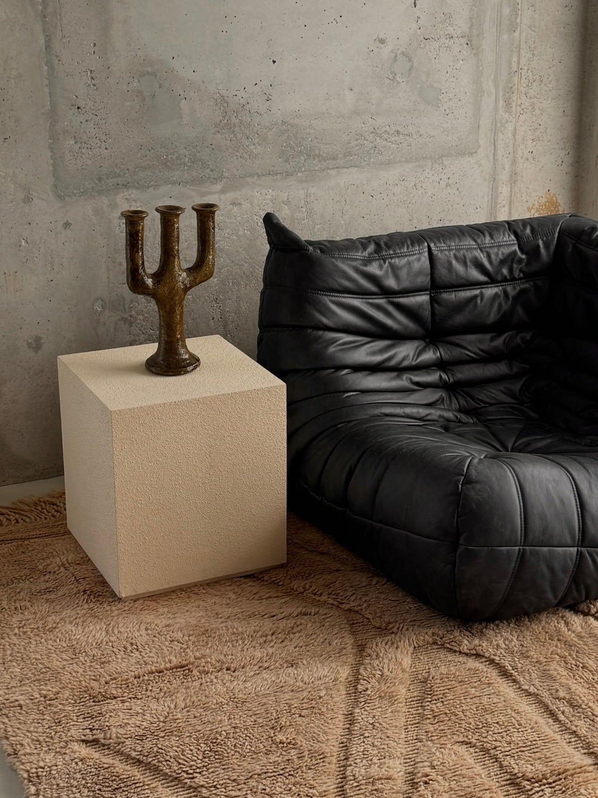 Pedestal ceramic sculpture