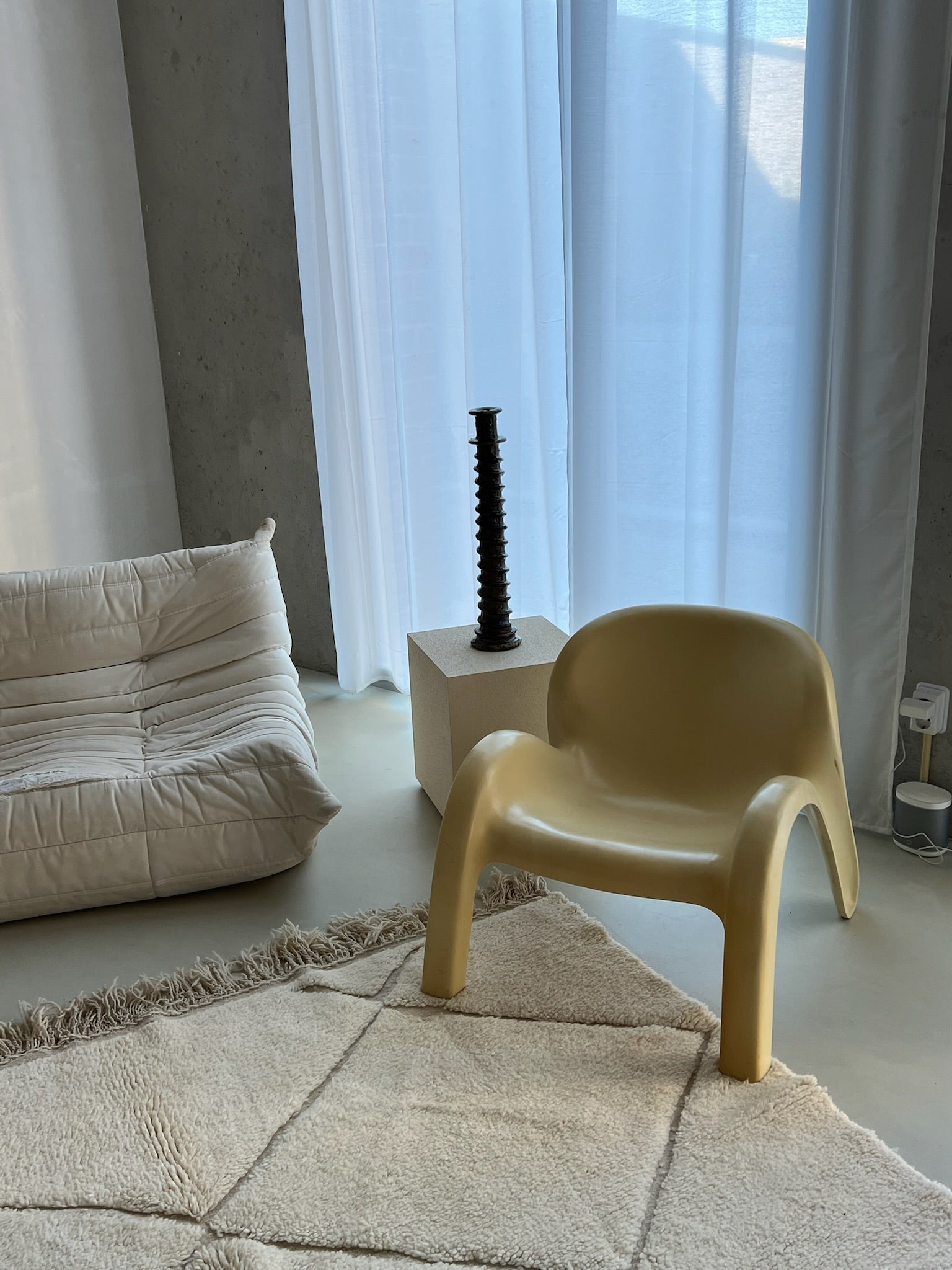 Spiral ceramic pillar