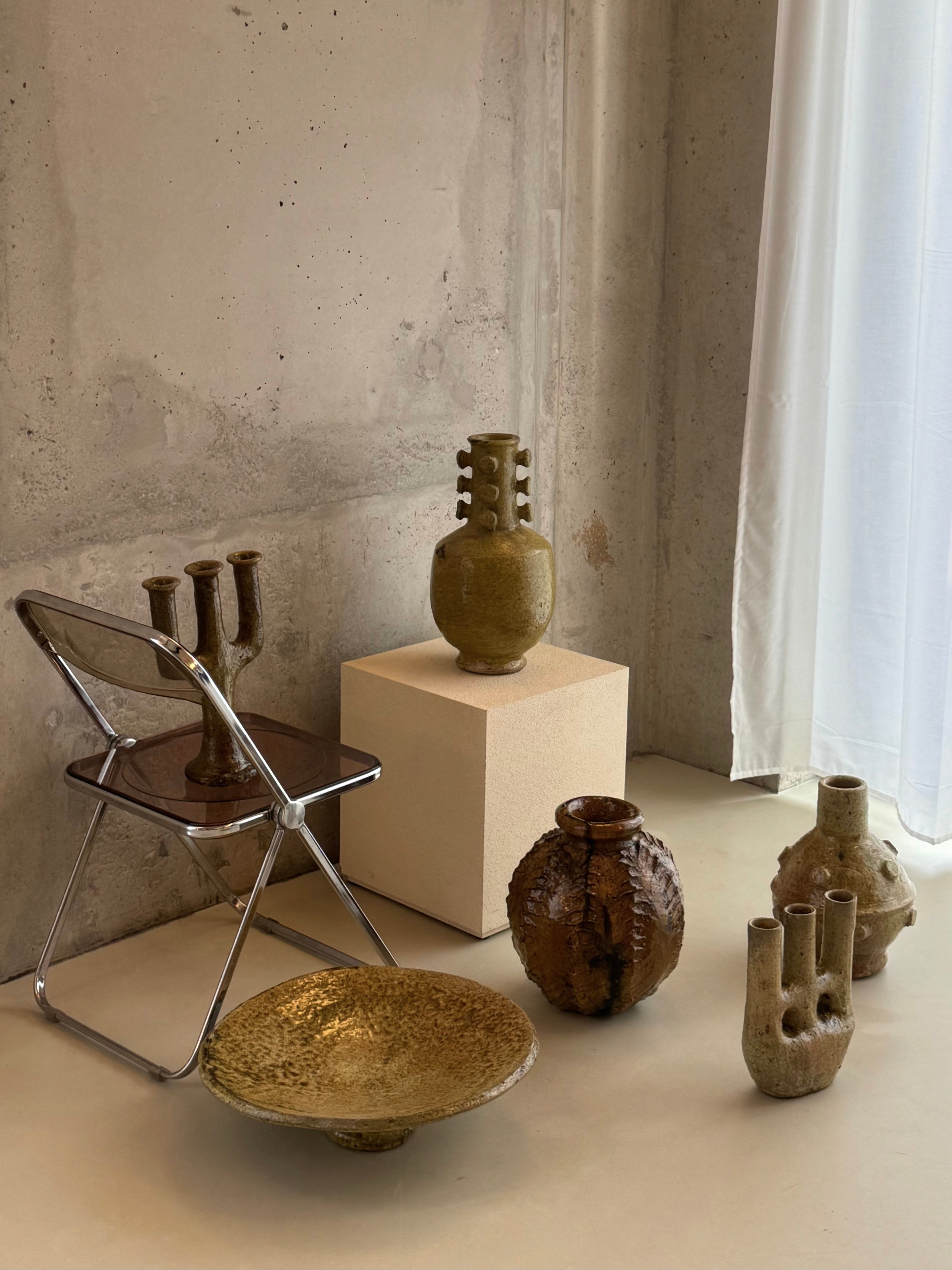 Contour ceramic vase