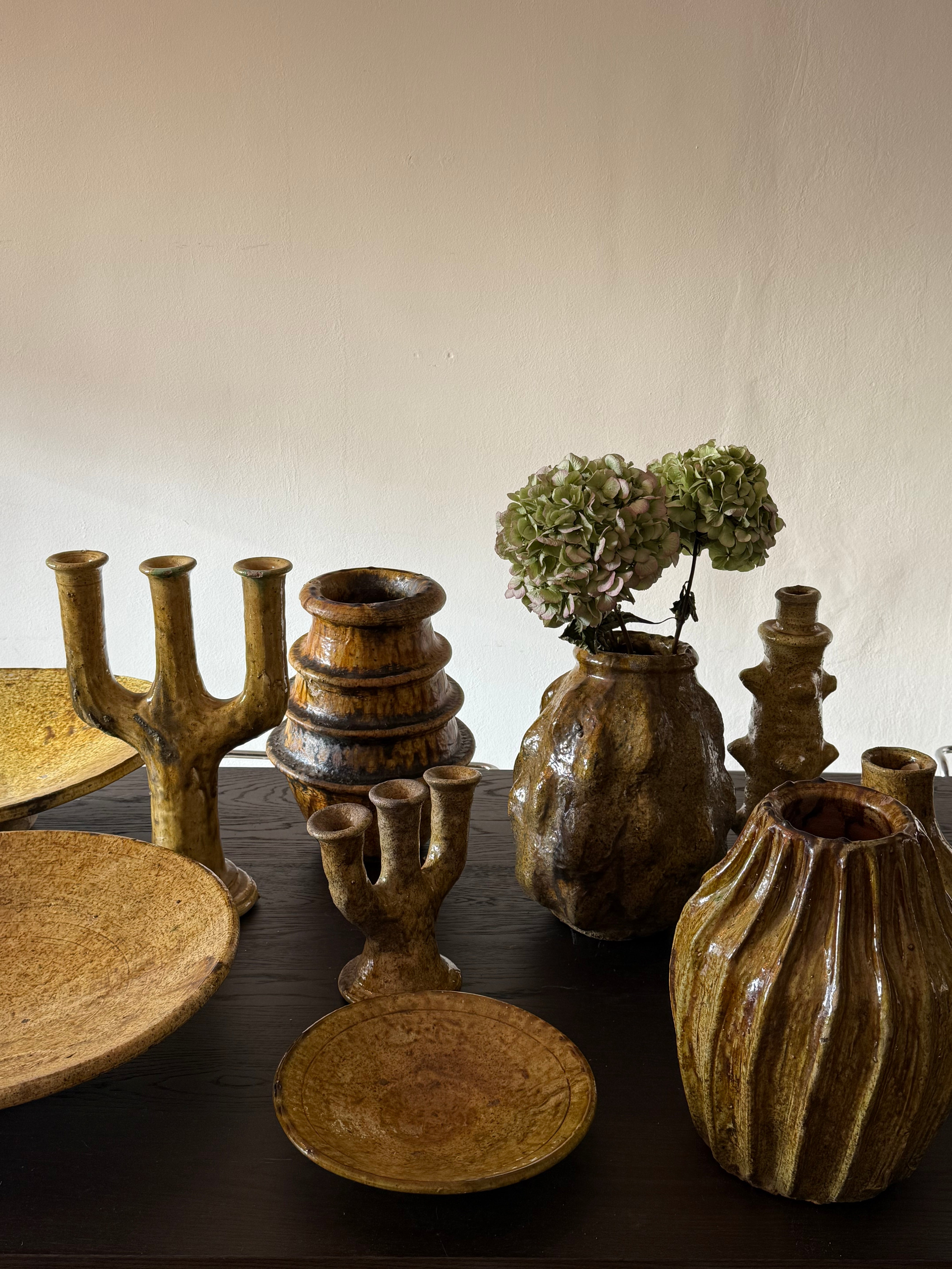 Pedestal ceramic sculpture