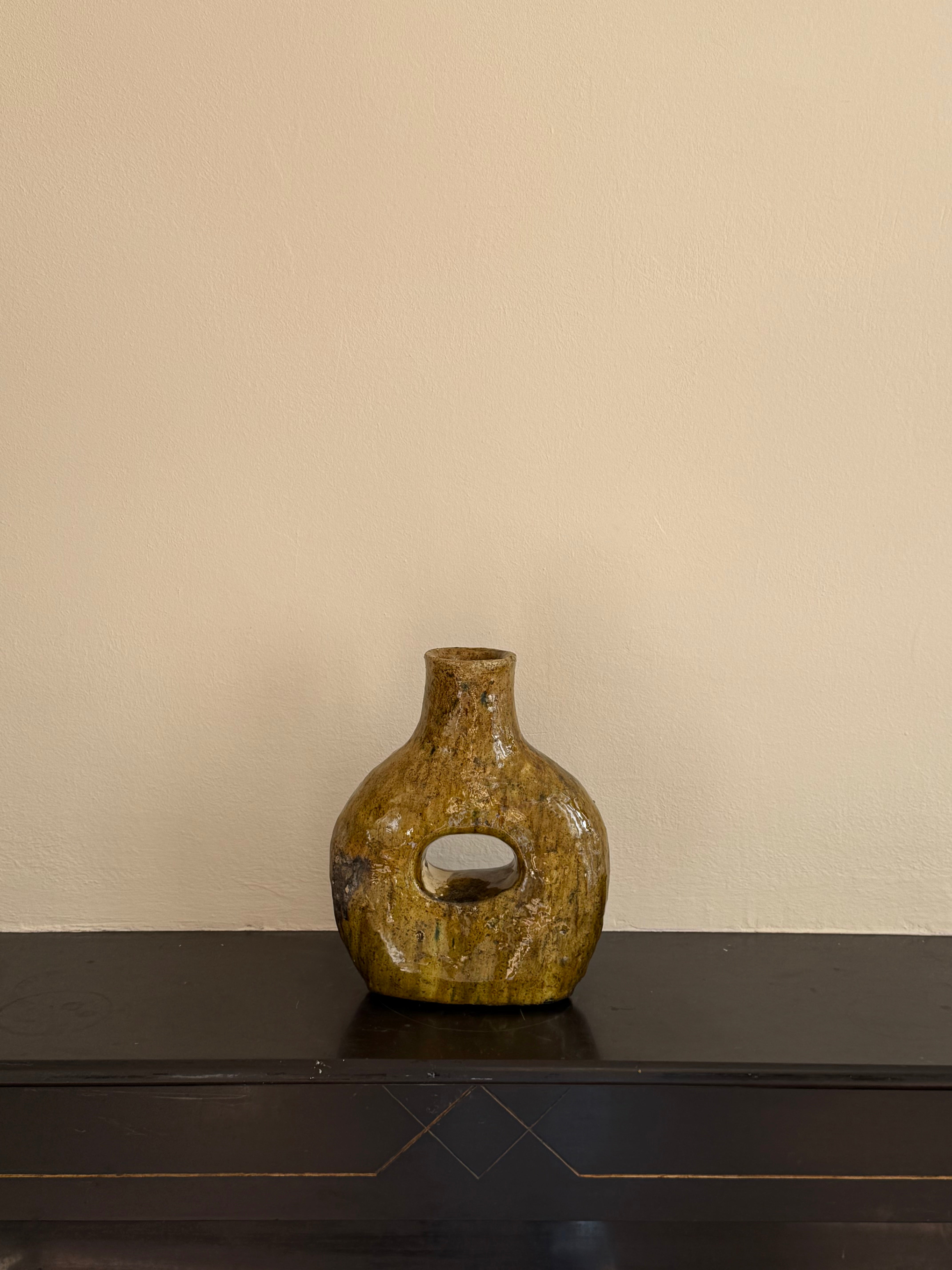 Single tube ceramic vase