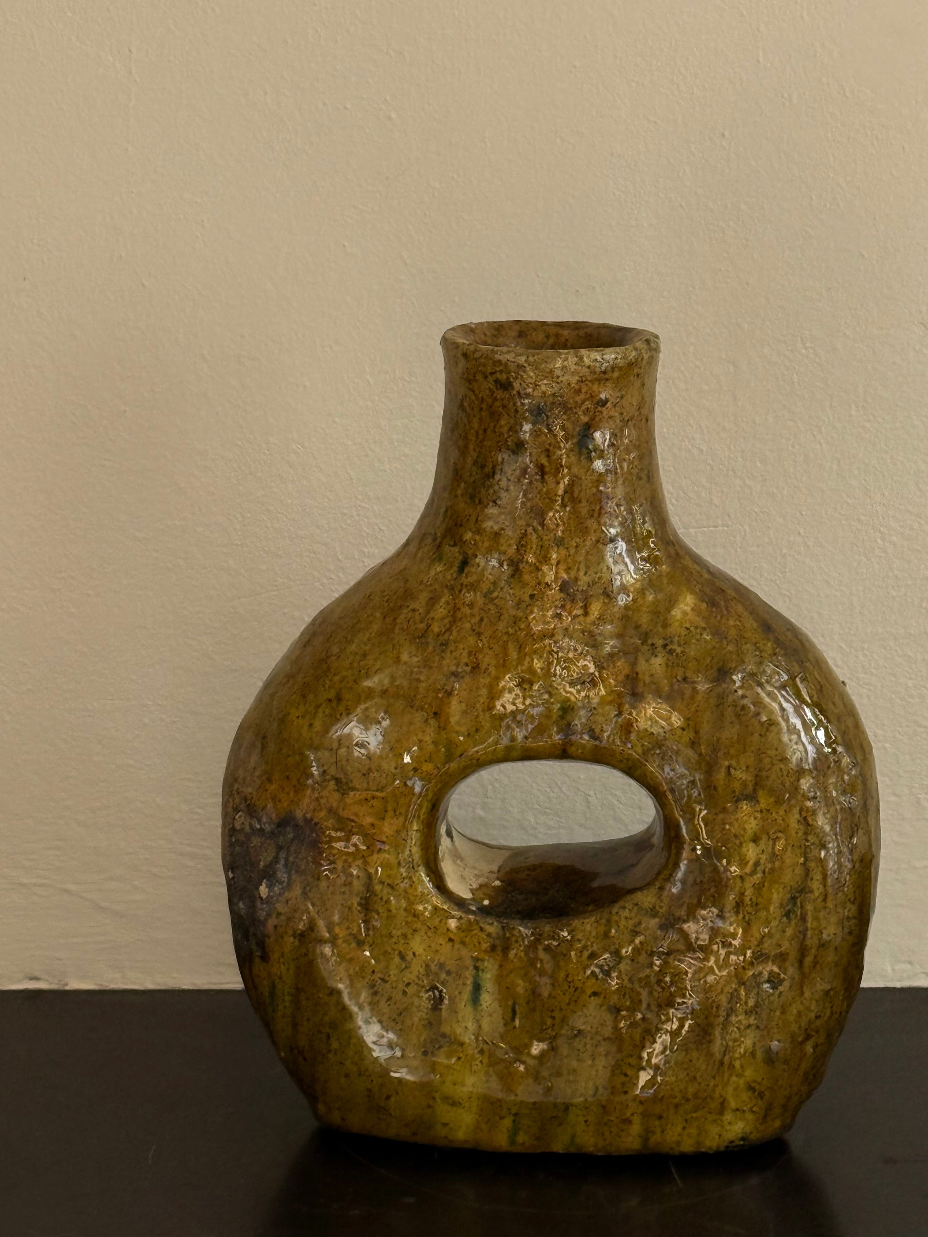 Single tube ceramic vase