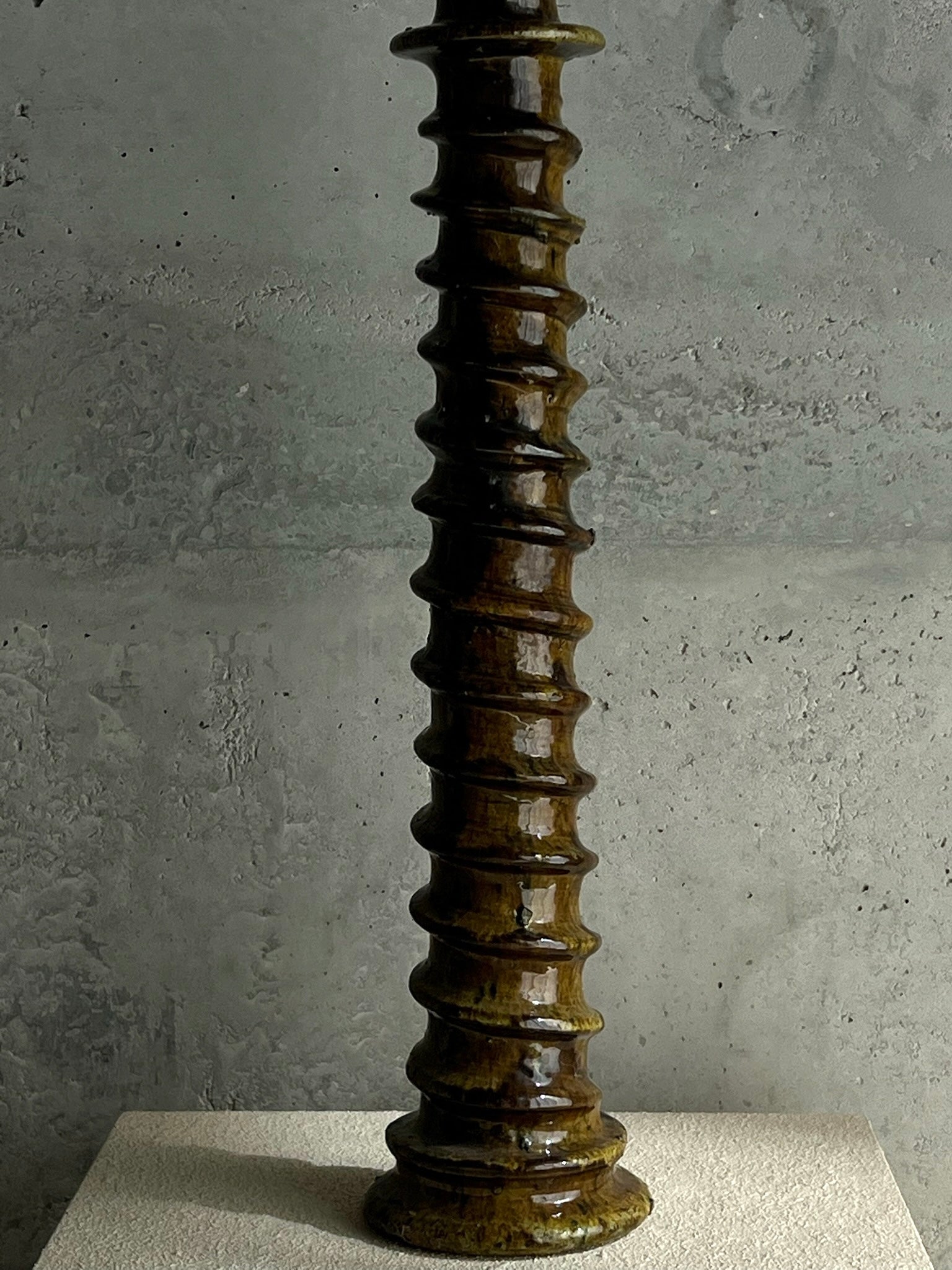 Spiral ceramic pillar